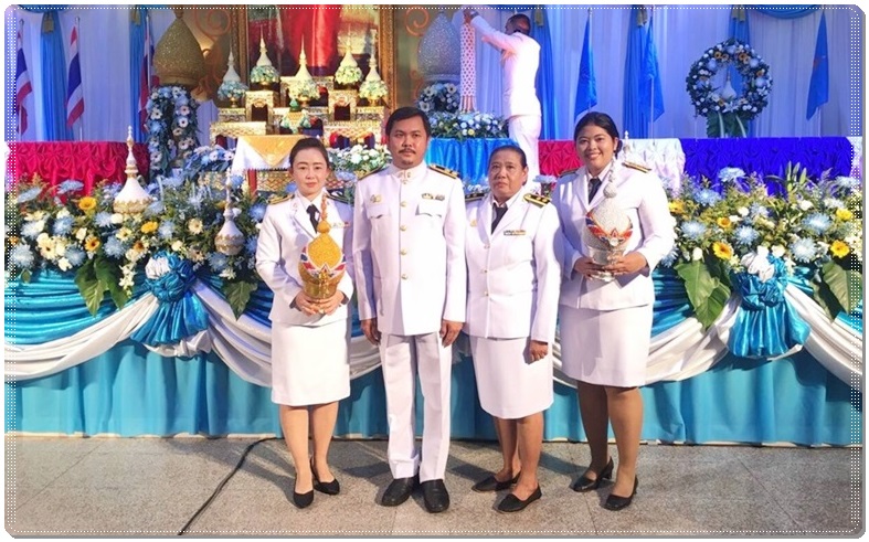 สำนักงานบังคับคดีกลุ่มจังหวัดที่ 8 (Sandbox)ร่วมพิธีถวายราชสักการะและจุดเทียนถวายพระพรชัยมงคล เนื่องในโอกาสวันเฉลิมพระชนมพรรษาสมเด็จพระนางเจ้าสิริกิติ์ พระบรมราชินีนาถ พระบรมราชชนนีพันปีหลวง 